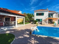 Three-Bedroom Holiday home in Sumartin