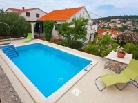 Three-Bedroom Holiday home in Sutivan