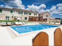 Tinjan 56 Holiday Home