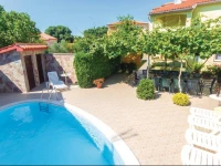 Peroj V Holiday Home