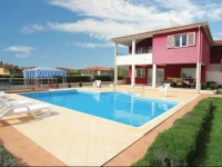 Ulica 1.maja VI Holiday Home