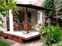 VINTAGE SUMMER HOUSE & GARDEN