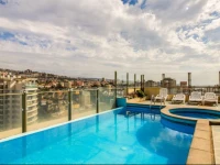 Urban Getaway Near the Sea