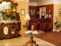 Earls Court House 4*