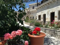 Holiday Cave Hotel 3*