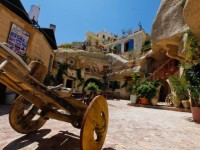 Shoestring Cave House