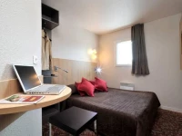 Balladins Coignieres 2*