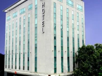 Ibis Mumbai Airport 4*