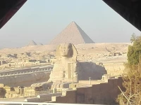 Pyramids Overlook Inn