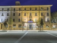 Kyriad Orange Centre 2*