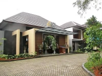 Rumah Nenek Hotel & Restaurant 2*
