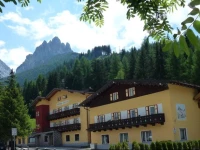 Hotel Bernard Pozza di Fassa 2*
