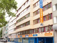 A&O Dusseldorf Hauptbahnhof 2*