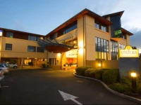 Ventura Inn & Suites Hamilton 3*