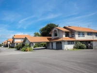 Econo Lodge The Villas 3*