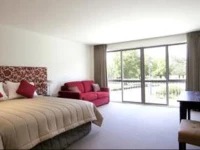 Parkview on Hagley 4*