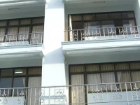 Boss & Benz House 1*