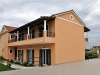 Makis Studios & Apartments 2*