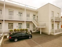 Luton Airport Accommodation 2*