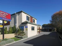 Courtesy Court Motel 4*