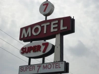 Super 7 Motel 2*