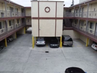 Deluxe Inn Hawthorne 3*