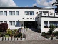 Hotel Herrenhof 2*