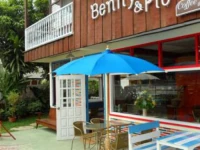 Benny & Flo Coffee and Guest House 2*