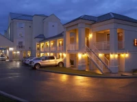 Econo Lodge Inn & Suites University 2*