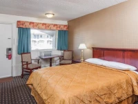 Super 8 Village Calgary 2*