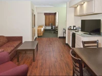 Quality Inn & Suites Mobile 2*