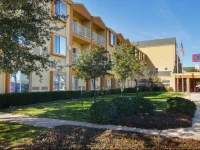 Comfort Suites DFW Airport 3*