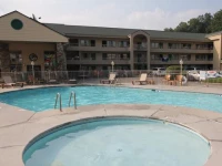 Quality Inn & Suites at Dollywood Lane 2*
