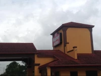 Regency Suites Bush Airport 2*