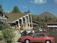 Twin Owls Motor Lodge 2*