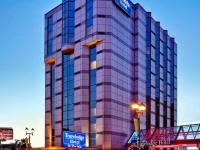 Travelodge Hotel by the Falls 3*