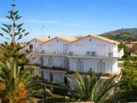 Pettas Apartments 2*