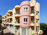 Royal House Studios and Apartments 3*