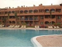 Caledonia Aprtotel Golf 4*