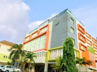 Pose In Hotel Solo 3*