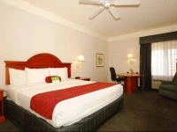 La Quinta Inn & Suites Phoenix I-10 West 2*