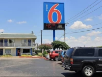 Motel 6 Austin Central - North 2*