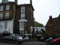 Hubert House Guesthouse 4*