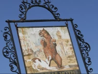 Macdonald Bear Hotel 4*