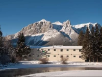 Bow Valley Motel 1*