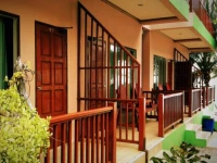 Black & White Guesthouse & Minimart 1*