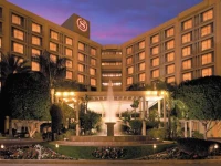 Sheraton Crescent Hotel 5*