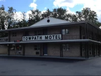 Towpath Motel 2*