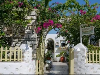 Leonardos Studios & Apartments 2*