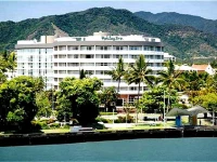 Holiday Inn Cairns 4*